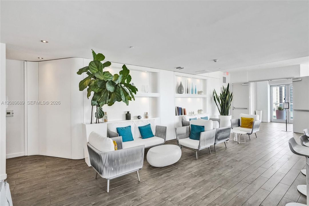 En Venta: $740,000 (3 camas, 3 baños, 1577 Pies cuadrados)