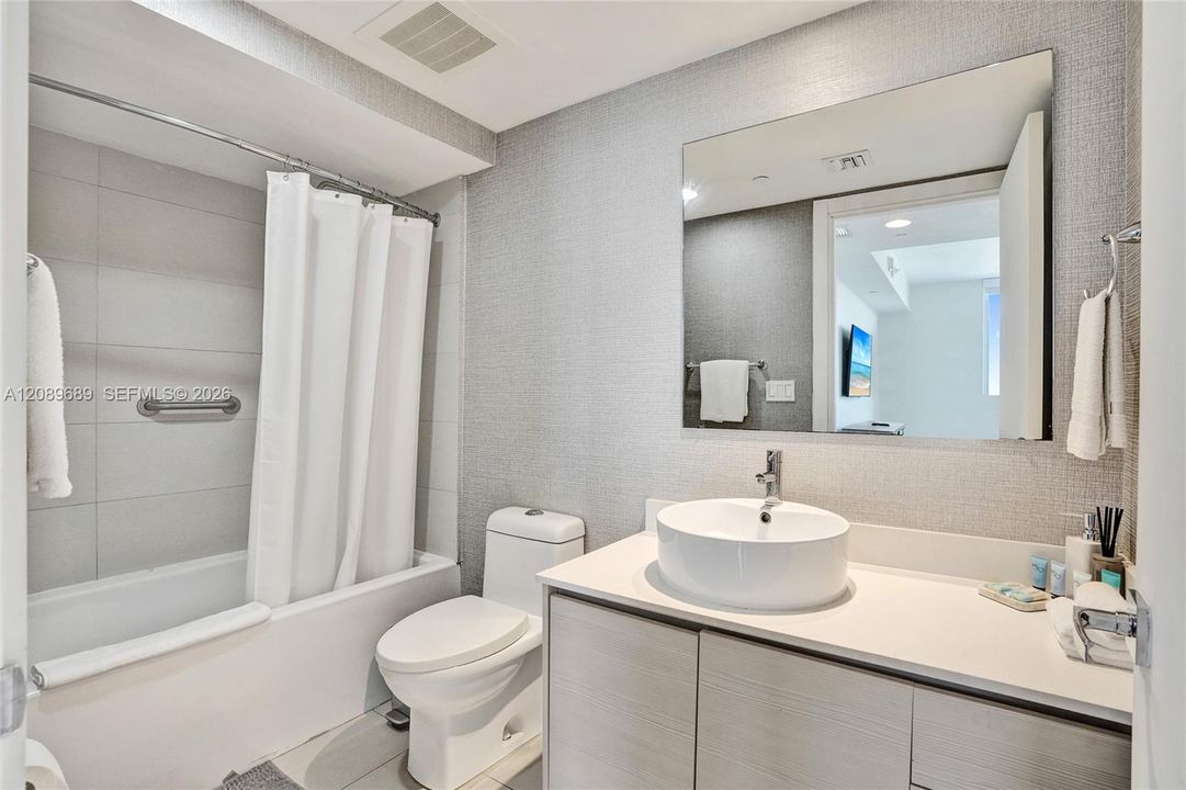En Venta: $740,000 (3 camas, 3 baños, 1577 Pies cuadrados)