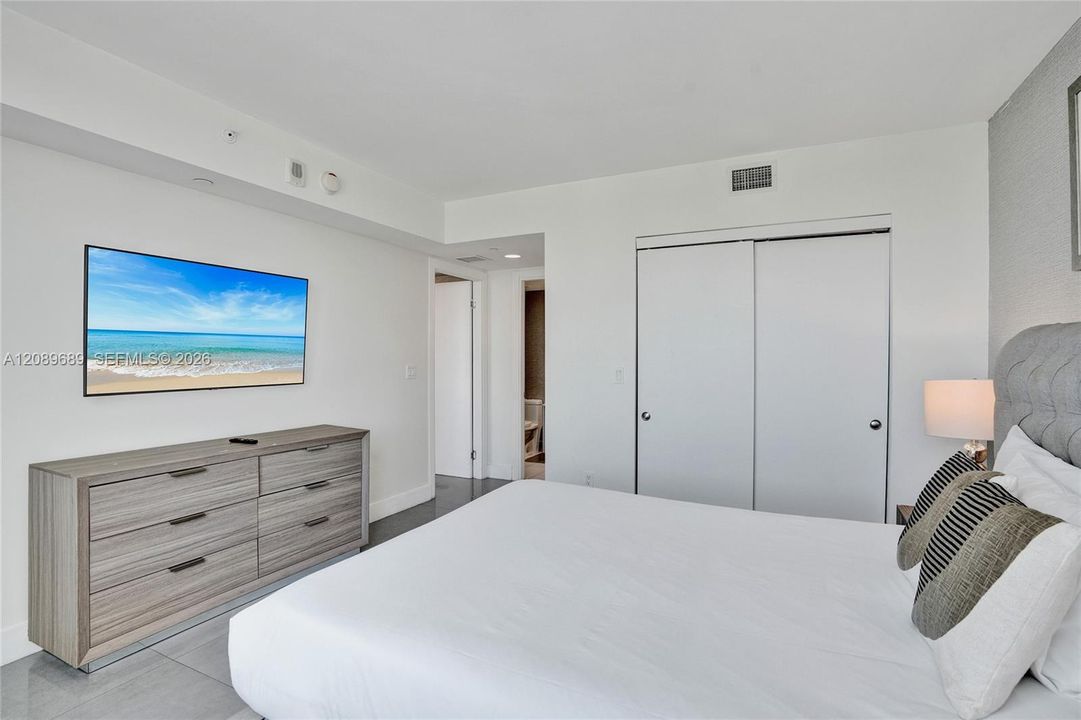 En Venta: $740,000 (3 camas, 3 baños, 1577 Pies cuadrados)