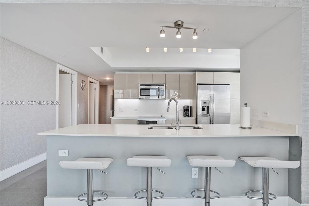 En Venta: $740,000 (3 camas, 3 baños, 1577 Pies cuadrados)