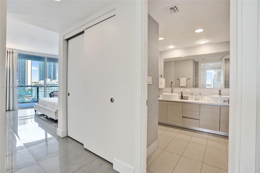 En Venta: $740,000 (3 camas, 3 baños, 1577 Pies cuadrados)