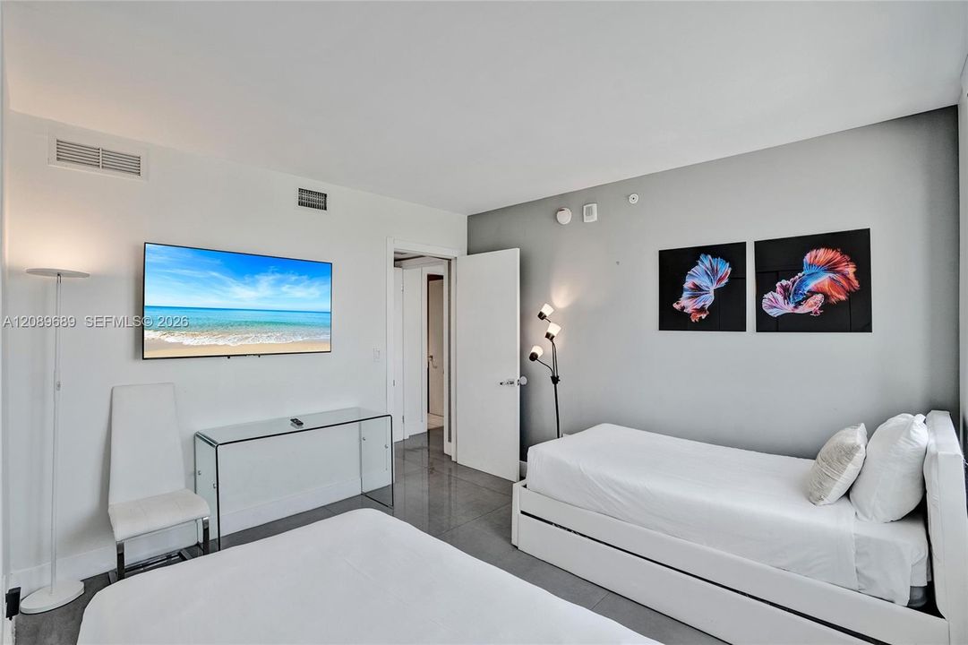 En Venta: $740,000 (3 camas, 3 baños, 1577 Pies cuadrados)
