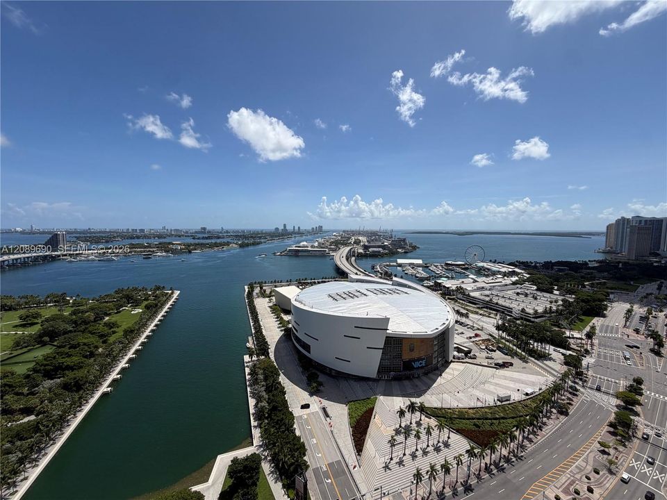 For Rent: $3,500 (1 beds, 1 baths, 948 Square Feet)