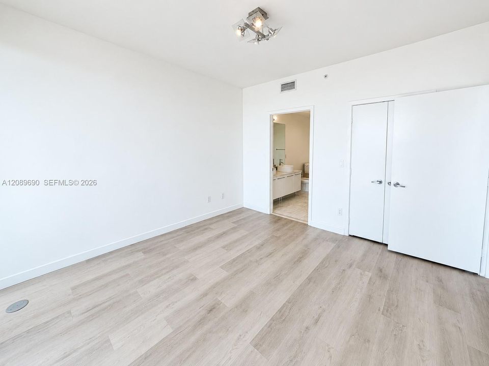 For Rent: $3,500 (1 beds, 1 baths, 948 Square Feet)