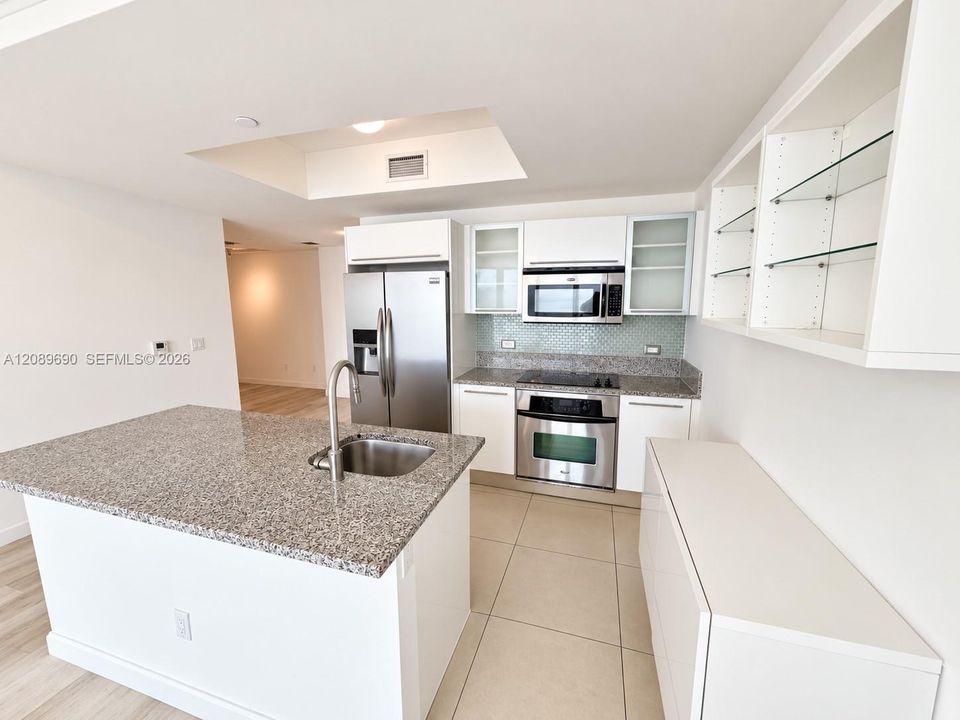 For Rent: $3,500 (1 beds, 1 baths, 948 Square Feet)