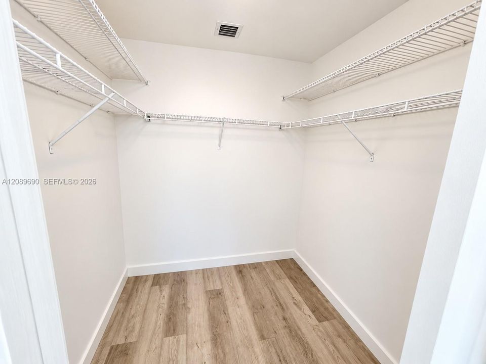 For Rent: $3,500 (1 beds, 1 baths, 948 Square Feet)