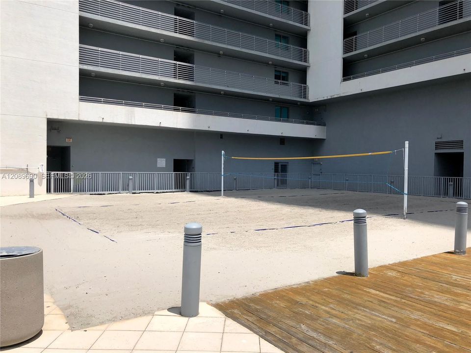 For Rent: $3,500 (1 beds, 1 baths, 948 Square Feet)