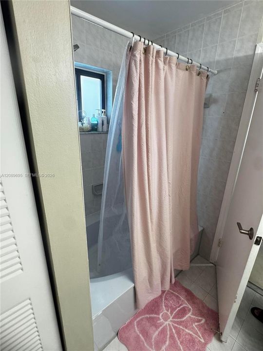 En Venta: $650,000 (4 camas, 2 baños, 1909 Pies cuadrados)