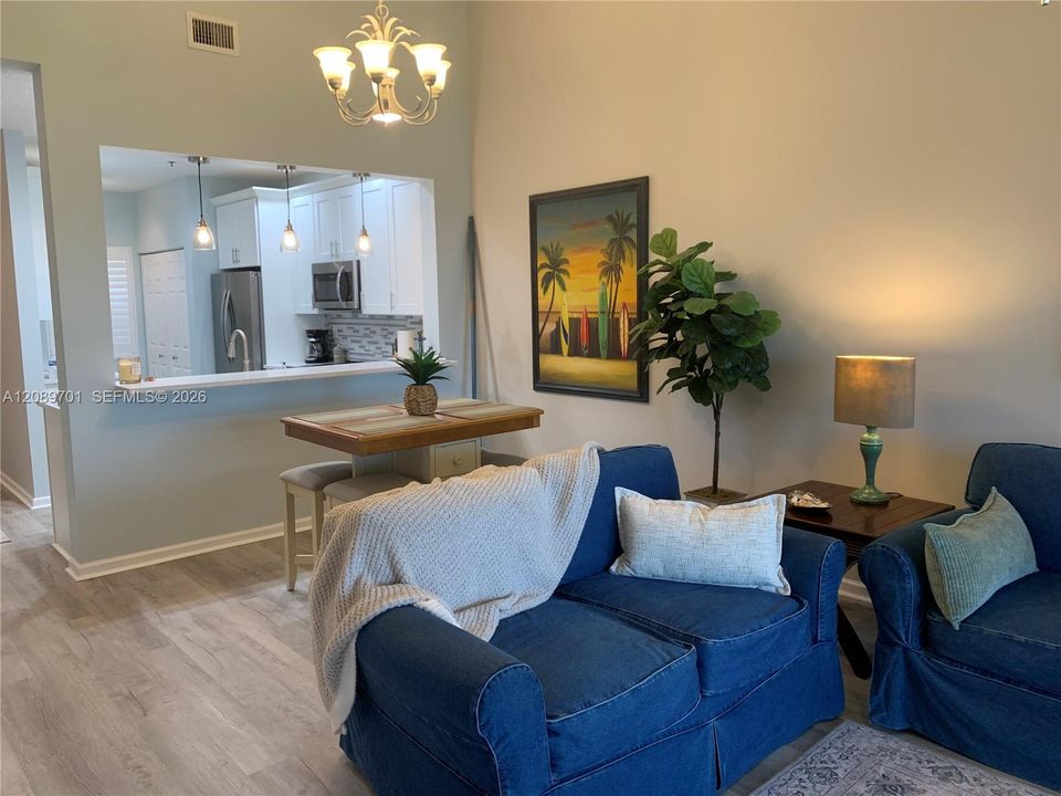 For Sale: $410,000 (2 beds, 2 baths, 1135 Square Feet)