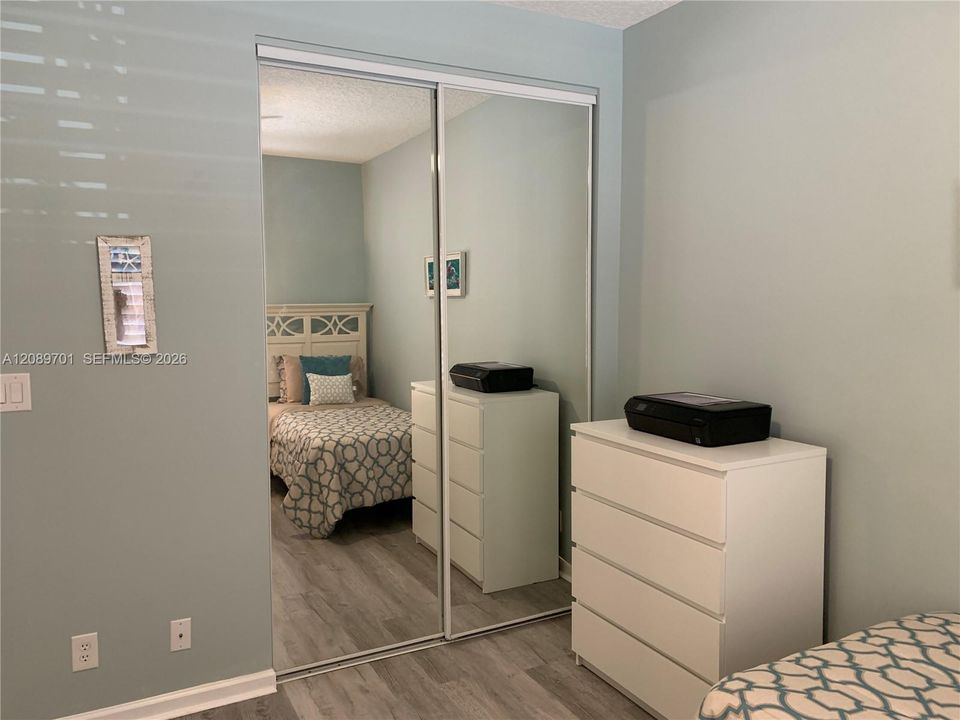 For Sale: $410,000 (2 beds, 2 baths, 1135 Square Feet)