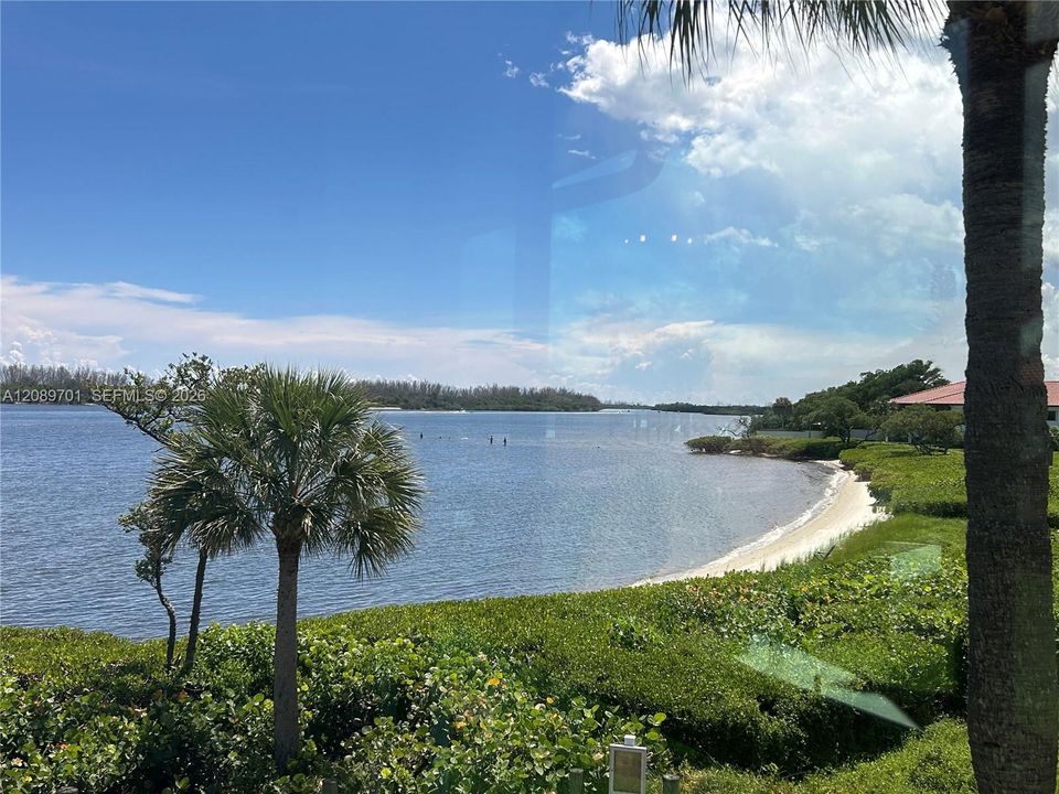 For Sale: $410,000 (2 beds, 2 baths, 1135 Square Feet)