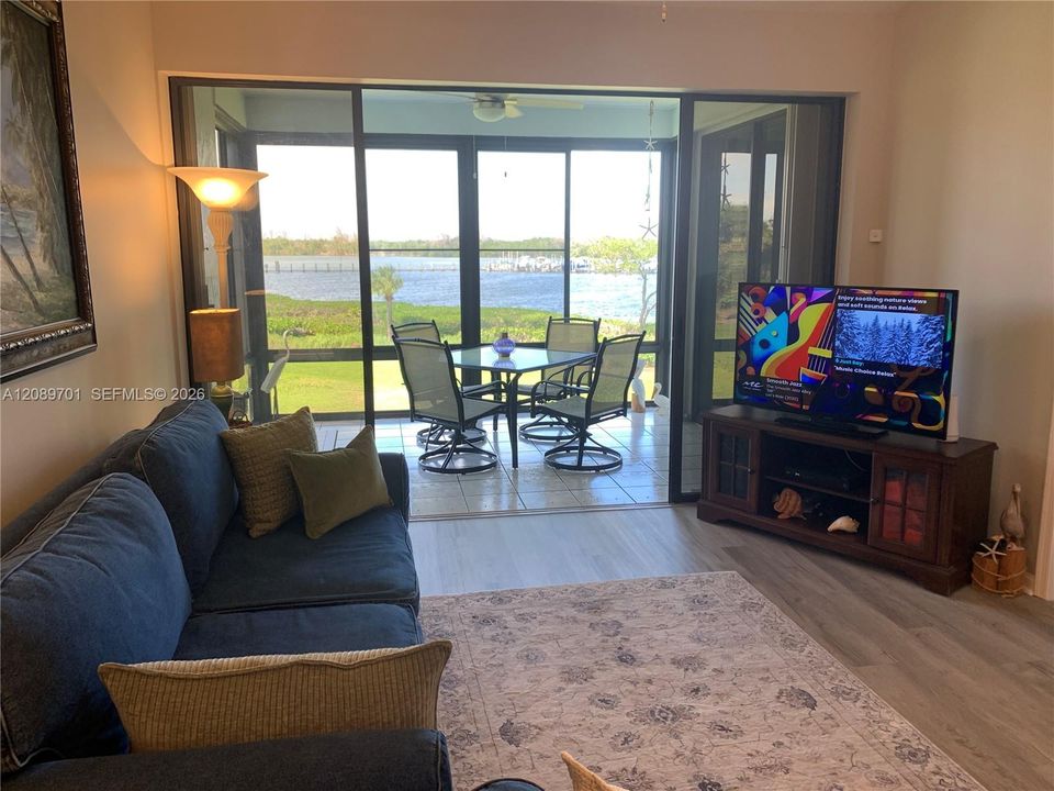 For Sale: $410,000 (2 beds, 2 baths, 1135 Square Feet)