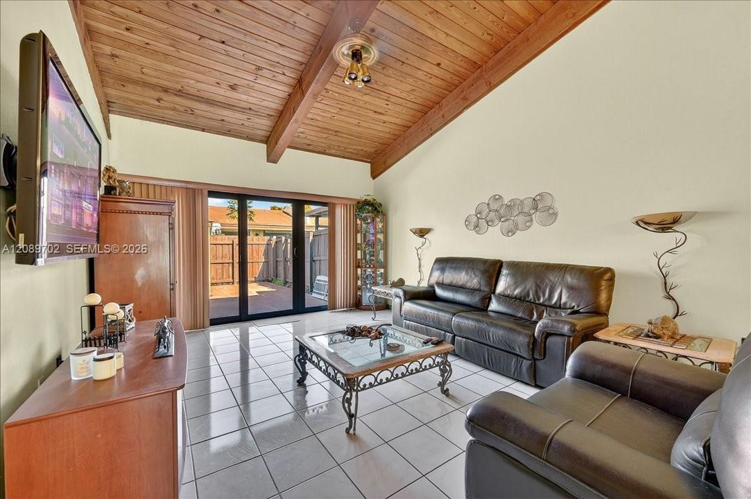 En Venta: $399,900 (2 camas, 2 baños, 1196 Pies cuadrados)