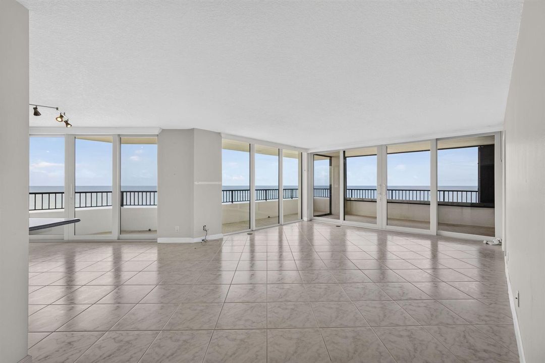PANORAMIC OCEAN VIEWS!