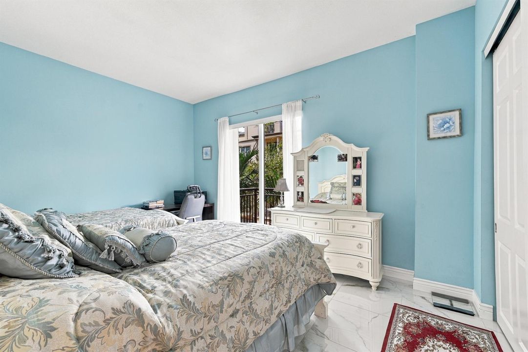 22_bedroom