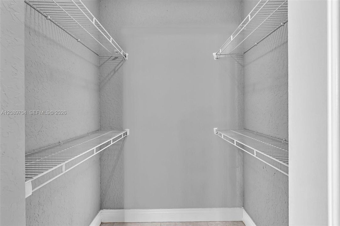 For Rent: $1,995 (1 beds, 1 baths, 862 Square Feet)