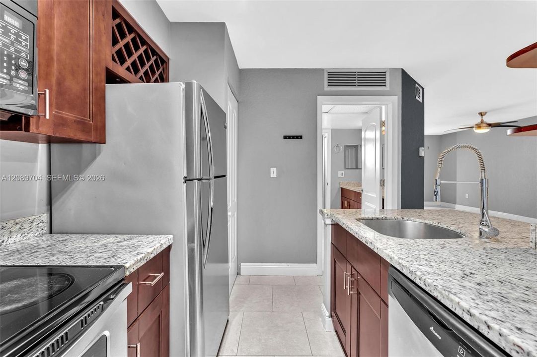For Rent: $1,995 (1 beds, 1 baths, 862 Square Feet)