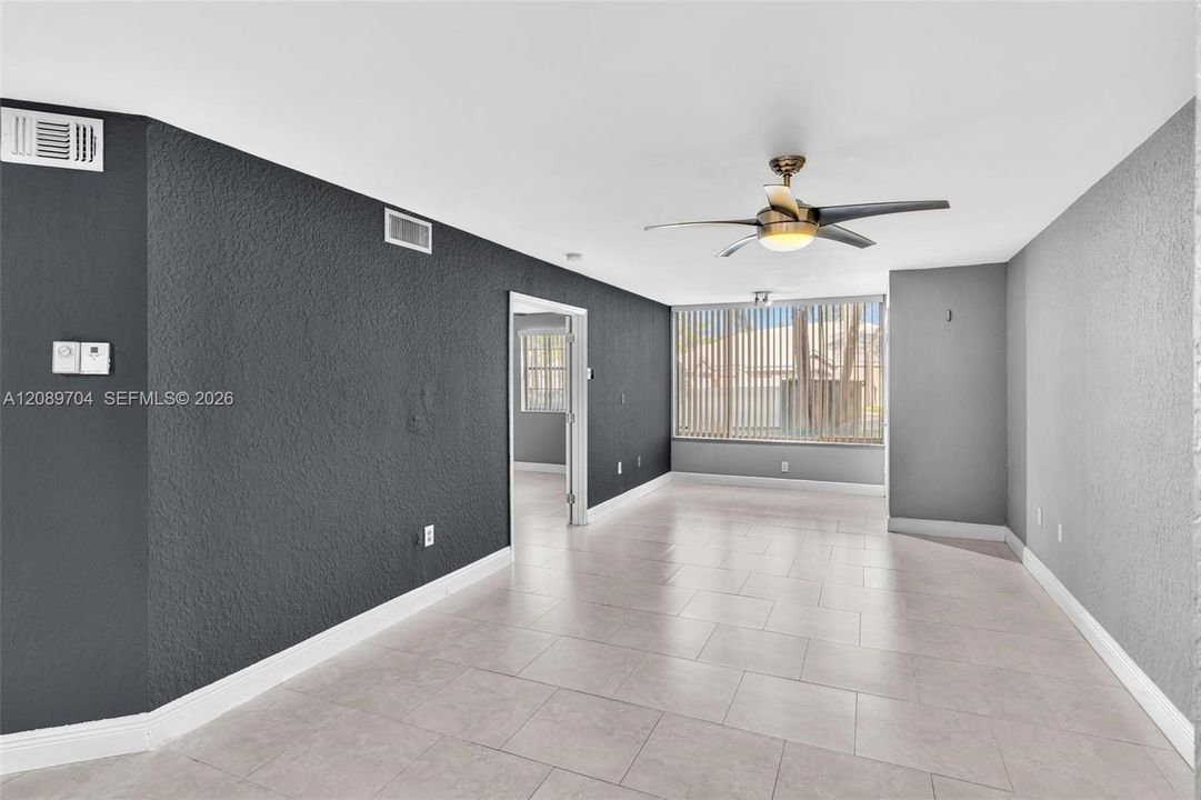 For Rent: $1,995 (1 beds, 1 baths, 862 Square Feet)