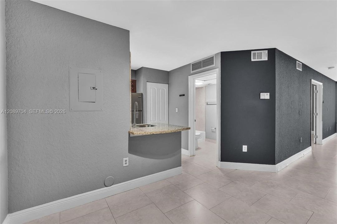 For Rent: $1,995 (1 beds, 1 baths, 862 Square Feet)