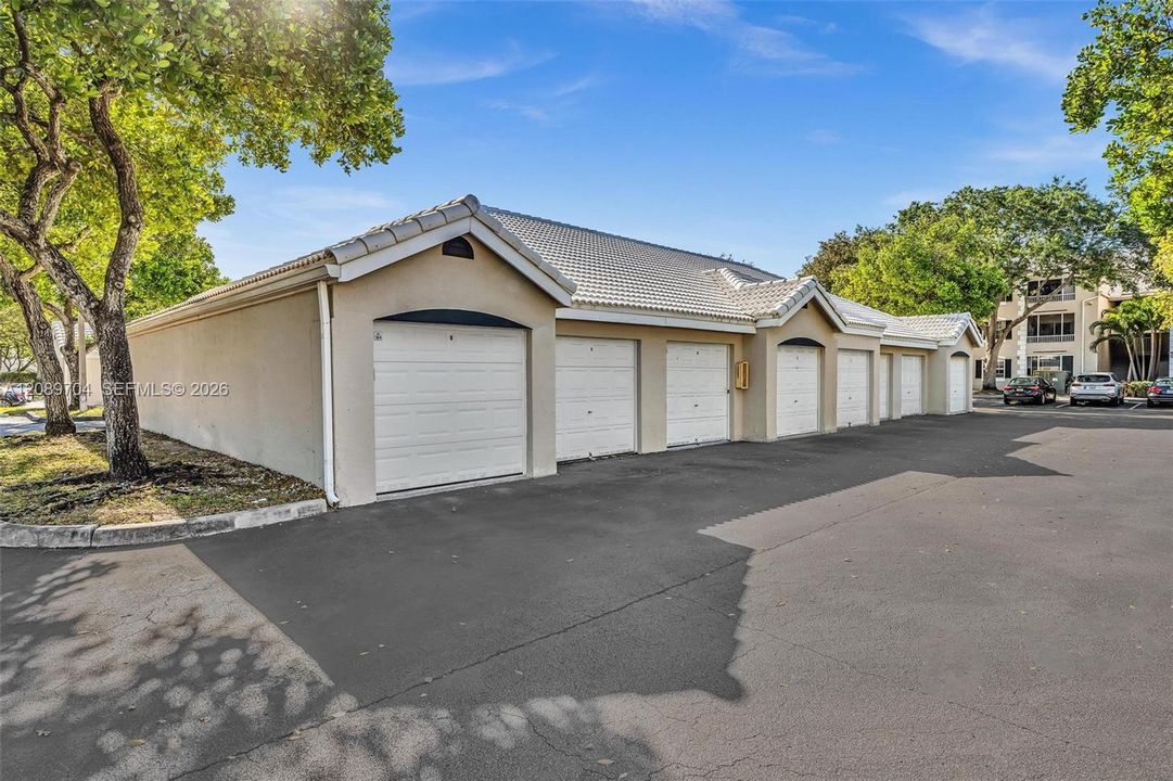 For Rent: $1,995 (1 beds, 1 baths, 862 Square Feet)