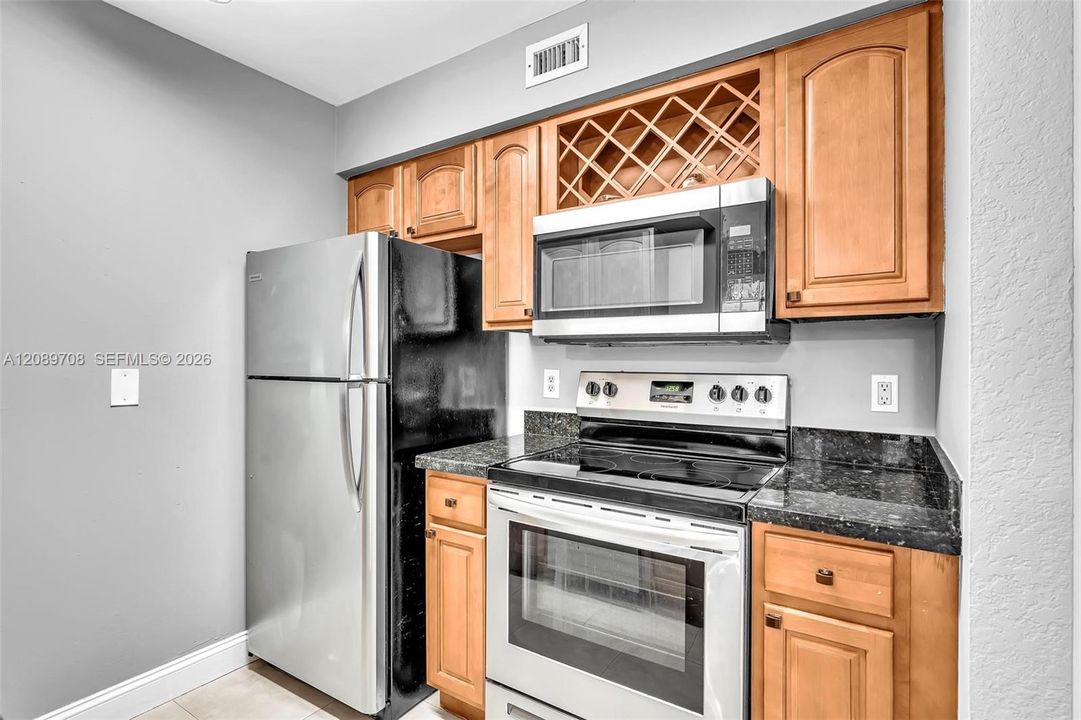 For Rent: $1,895 (1 beds, 1 baths, 844 Square Feet)