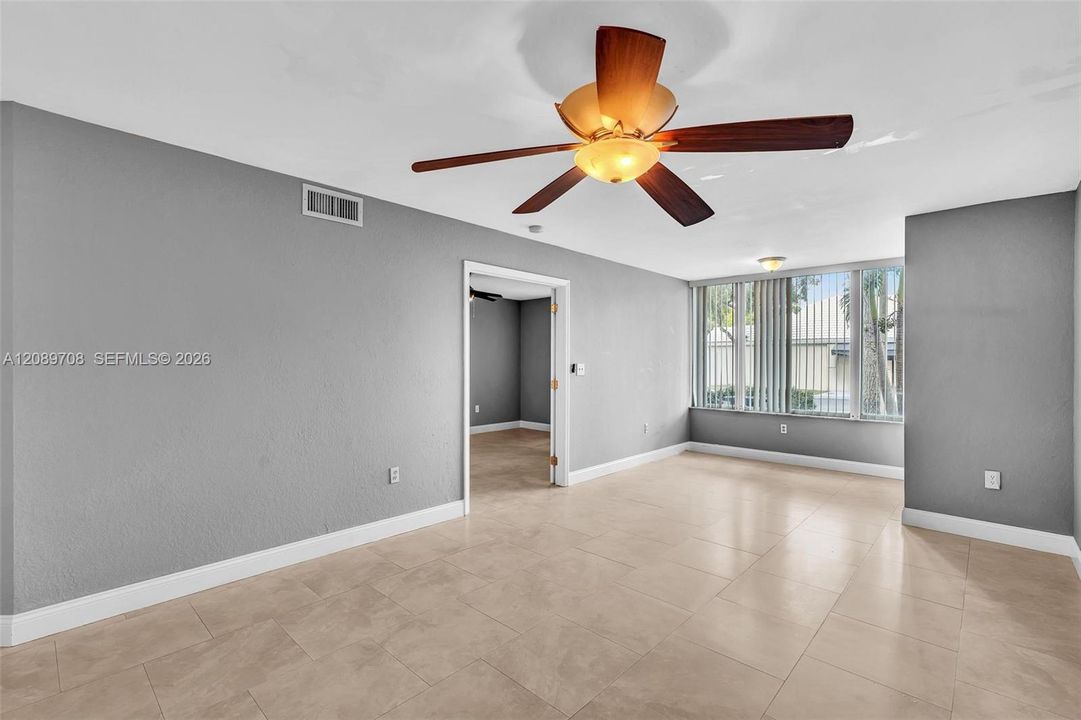 For Rent: $1,895 (1 beds, 1 baths, 844 Square Feet)
