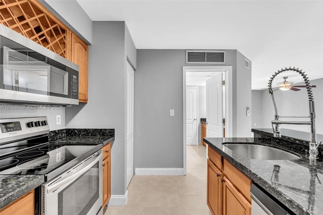 For Rent: $1,895 (1 beds, 1 baths, 844 Square Feet)