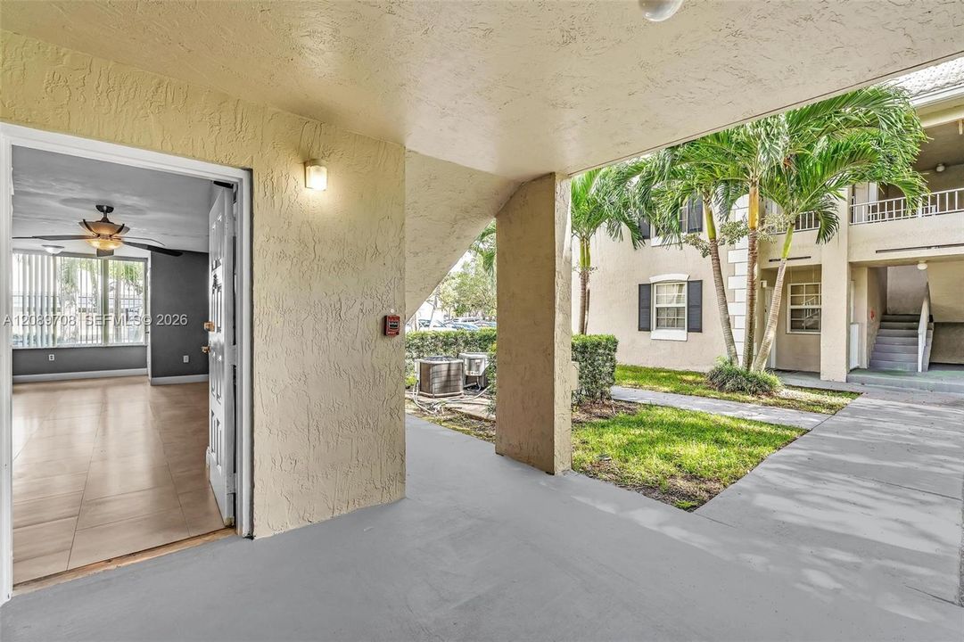 For Rent: $1,895 (1 beds, 1 baths, 844 Square Feet)