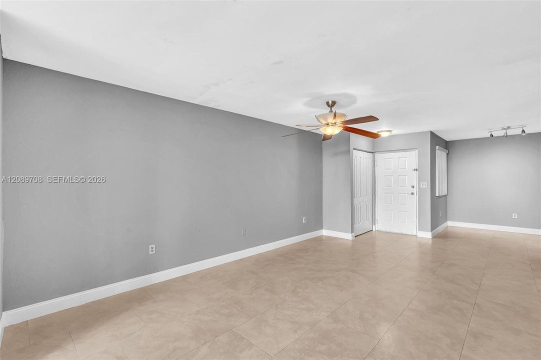 For Rent: $1,895 (1 beds, 1 baths, 844 Square Feet)