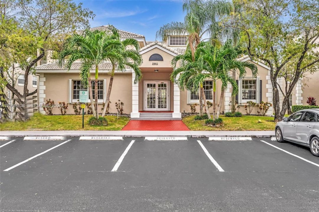 For Rent: $1,895 (1 beds, 1 baths, 844 Square Feet)