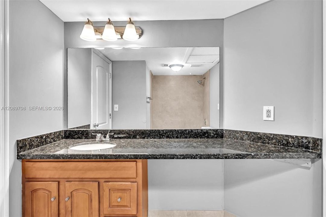 For Rent: $1,895 (1 beds, 1 baths, 844 Square Feet)