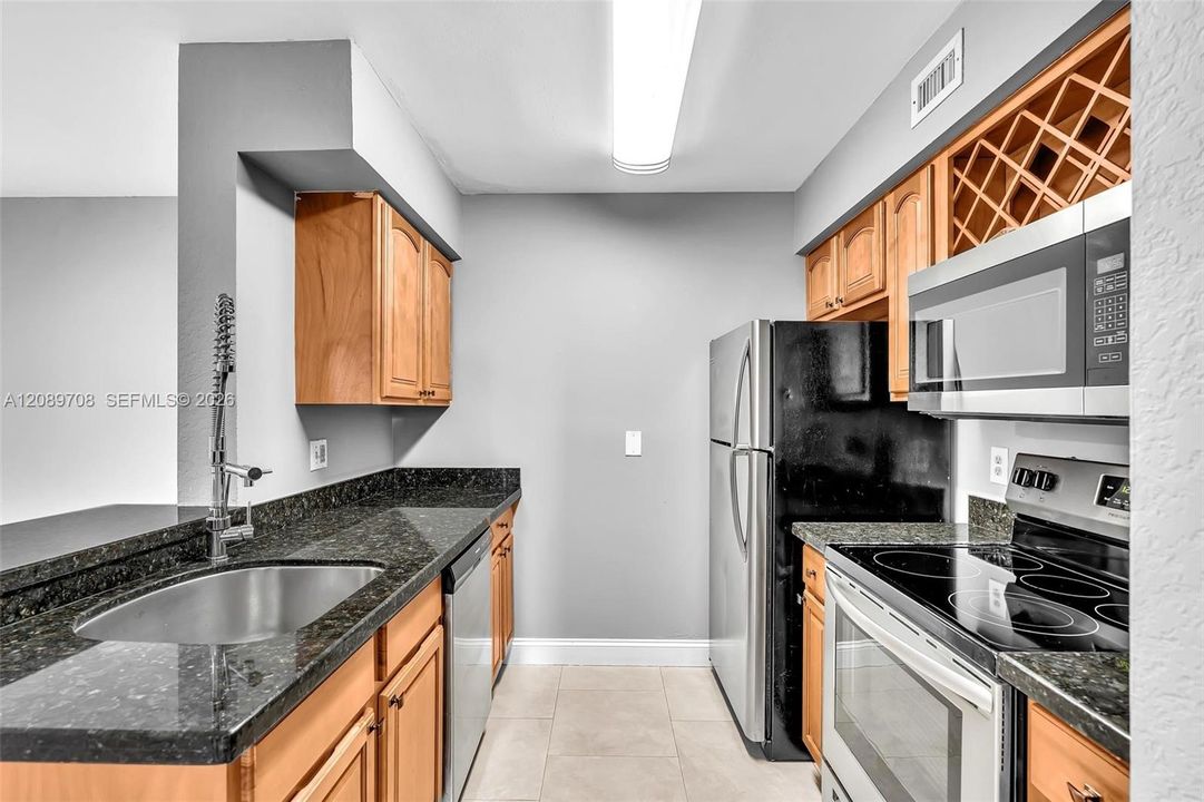 For Rent: $1,895 (1 beds, 1 baths, 844 Square Feet)
