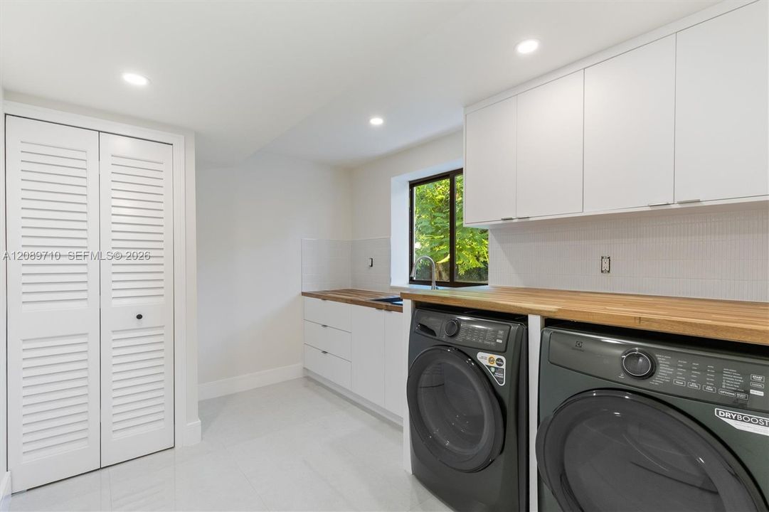 En Venta: $1,995,000 (4 camas, 3 baños, 2314 Pies cuadrados)