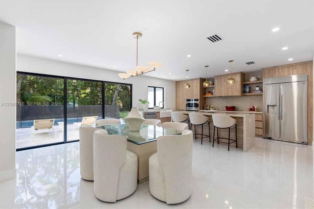 En Venta: $1,995,000 (4 camas, 3 baños, 2314 Pies cuadrados)