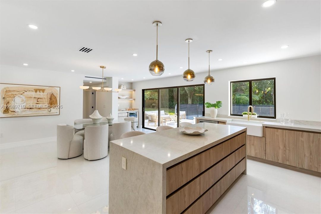 En Venta: $1,995,000 (4 camas, 3 baños, 2314 Pies cuadrados)