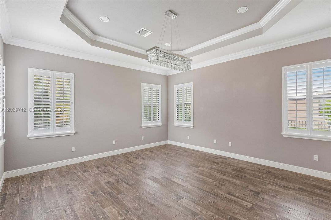 待售: $1,100,000 (4 贝兹, 3 浴室, 2730 平方英尺)