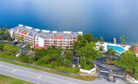 En Renta: $2,595 (2 camas, 2 baños, 920 Pies cuadrados)