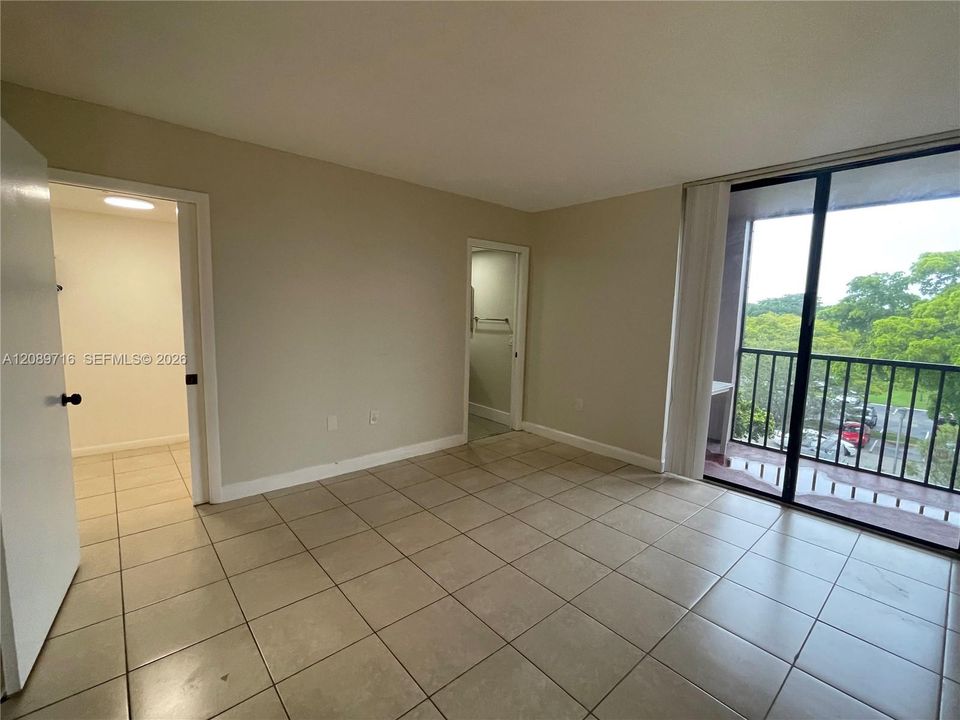For Rent: $2,200 (2 beds, 2 baths, 965 Square Feet)