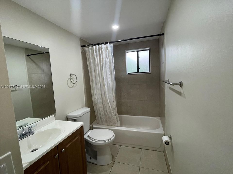 For Rent: $2,200 (2 beds, 2 baths, 965 Square Feet)