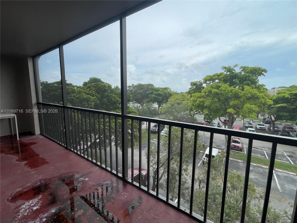 For Rent: $2,200 (2 beds, 2 baths, 965 Square Feet)