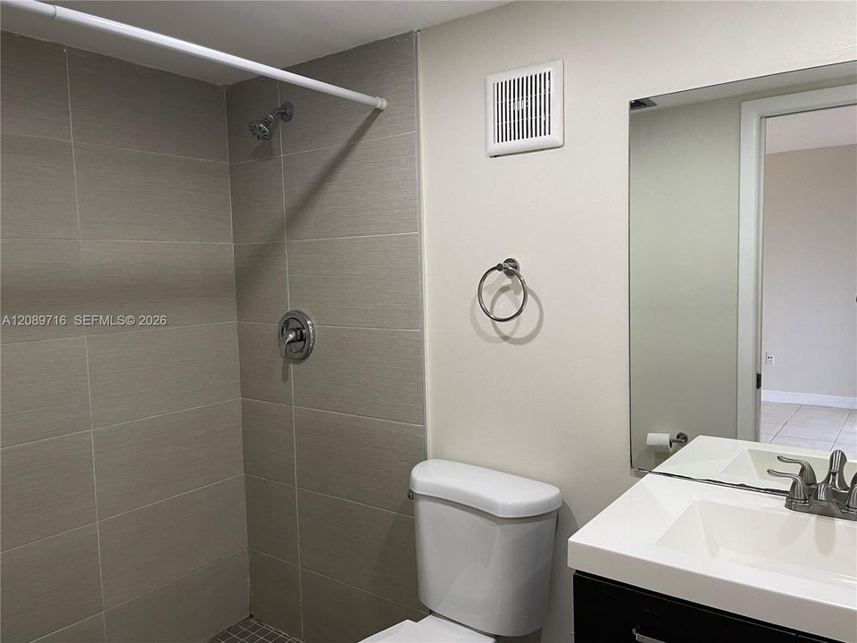 For Rent: $2,200 (2 beds, 2 baths, 965 Square Feet)