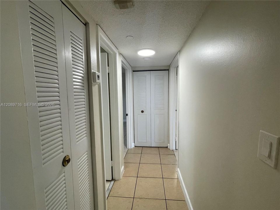 For Rent: $2,200 (2 beds, 2 baths, 965 Square Feet)