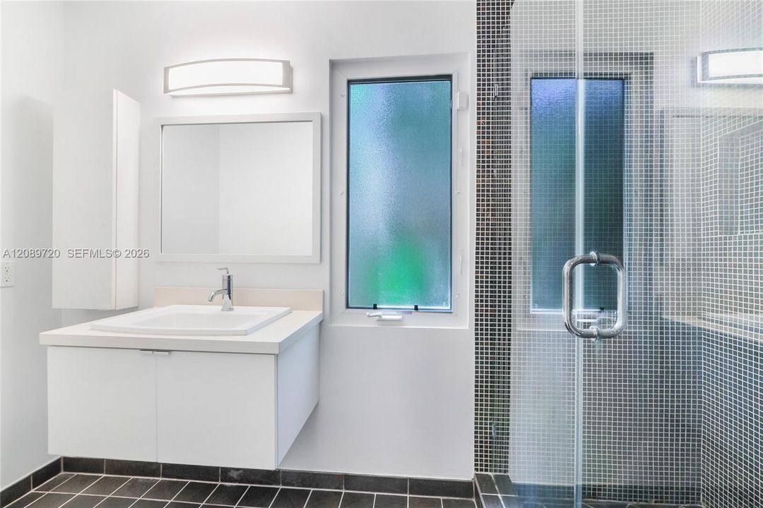 В аренду: $13,900 (4 спален, 2 ванн, 2256 Квадратных фут)