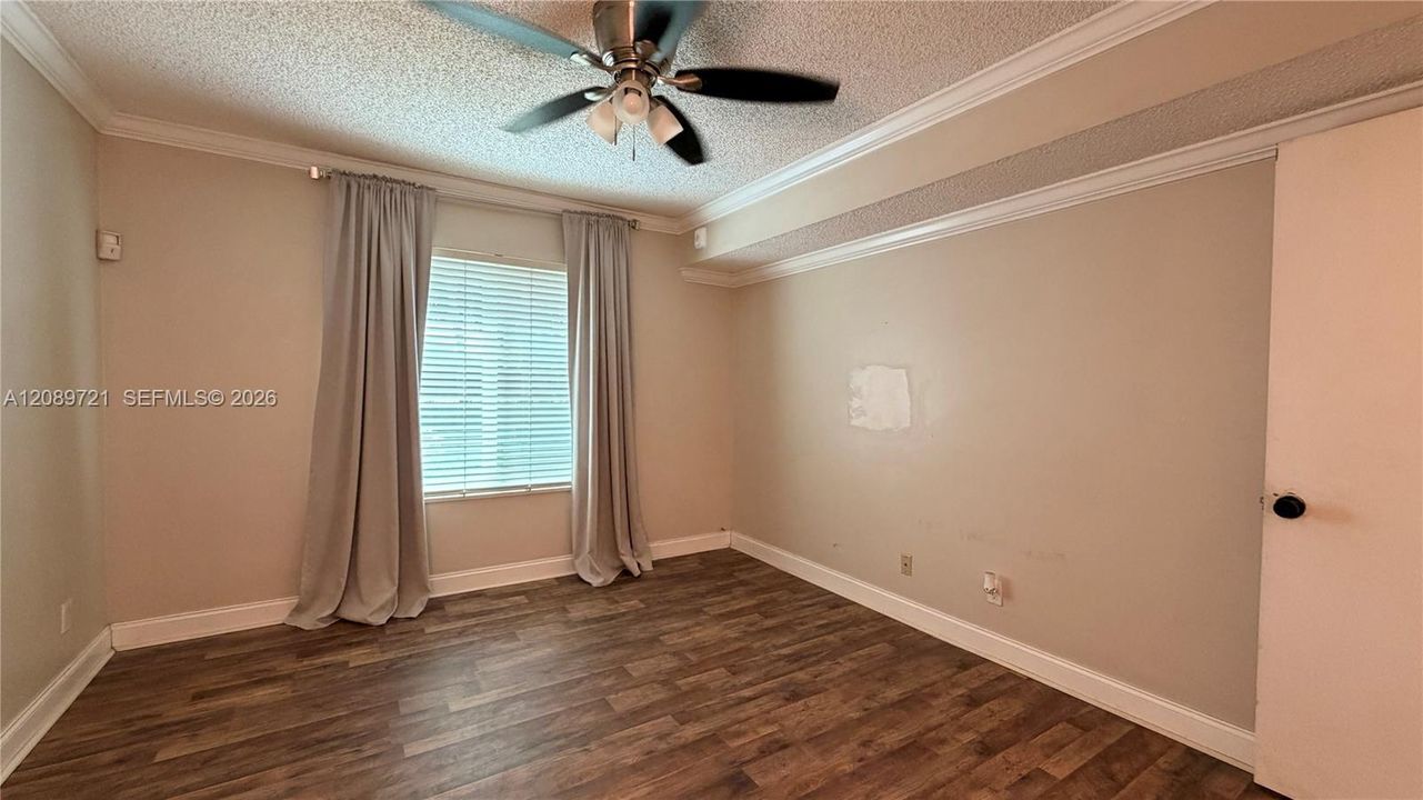 В аренду: $2,400 (2 спален, 2 ванн, 1075 Квадратных фут)