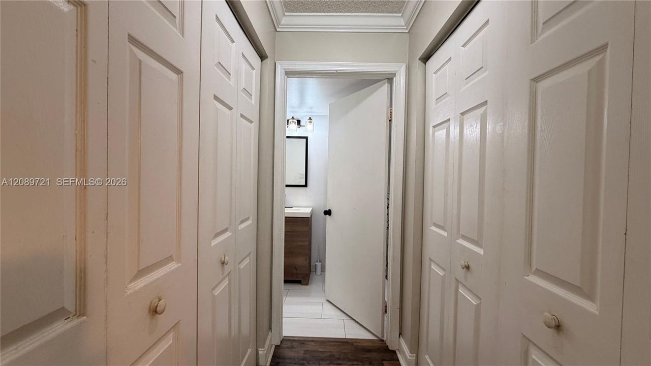 В аренду: $2,400 (2 спален, 2 ванн, 1075 Квадратных фут)