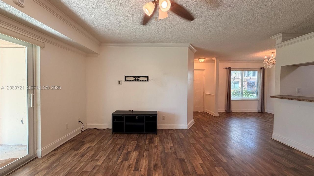 В аренду: $2,400 (2 спален, 2 ванн, 1075 Квадратных фут)