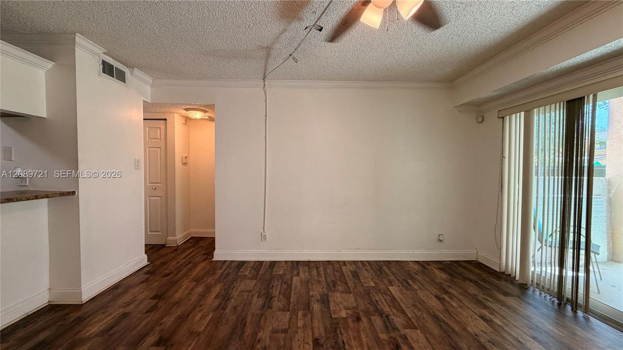 В аренду: $2,400 (2 спален, 2 ванн, 1075 Квадратных фут)