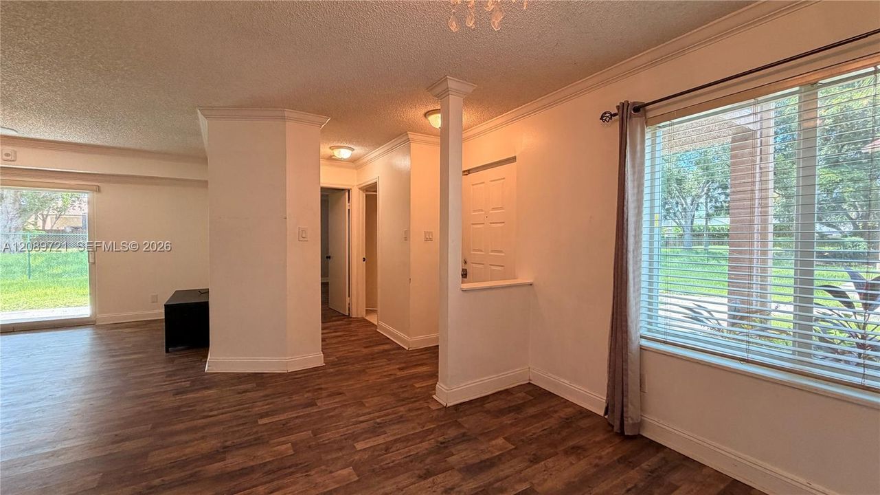 В аренду: $2,400 (2 спален, 2 ванн, 1075 Квадратных фут)