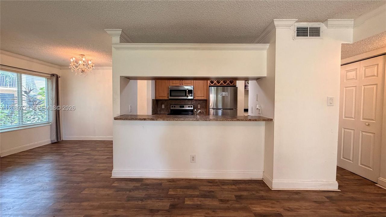В аренду: $2,400 (2 спален, 2 ванн, 1075 Квадратных фут)