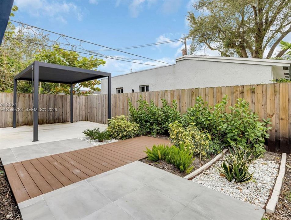 For Rent: $4,200 (3 beds, 2 baths, 1204 Square Feet)